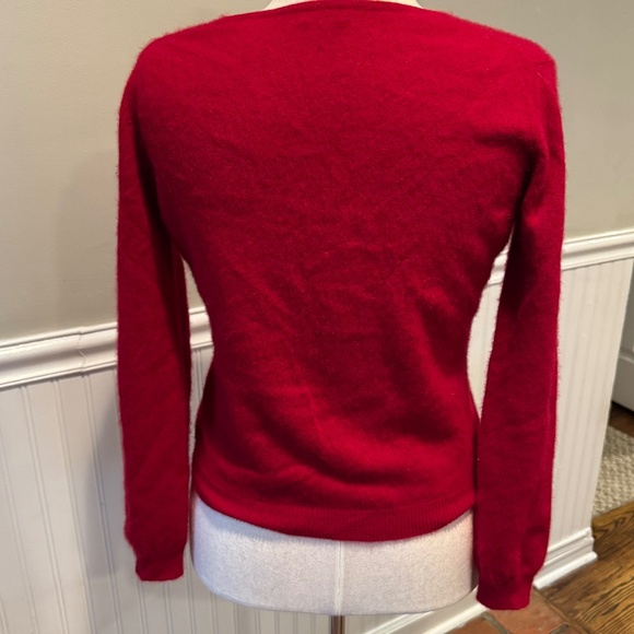 Women's V-neck Cashmere Sweater - Picture 3 of 4